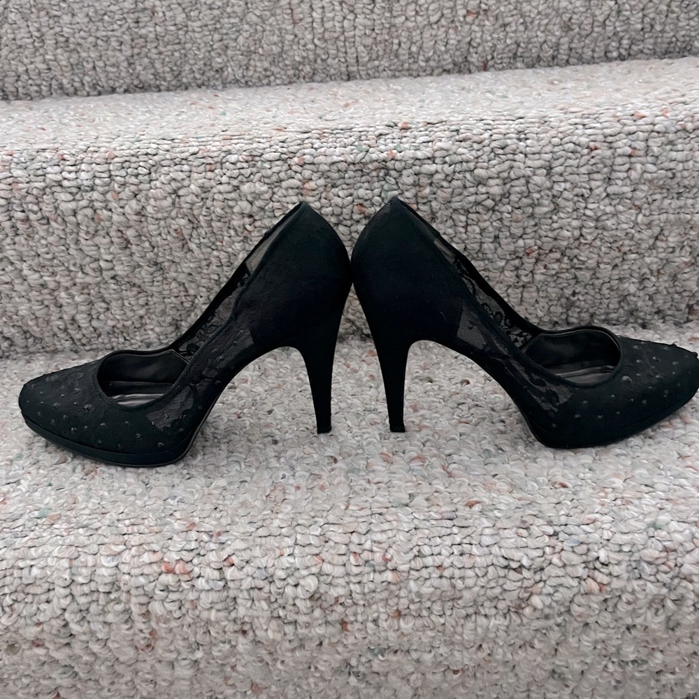 Size 9. party shoe. Actually very versatile